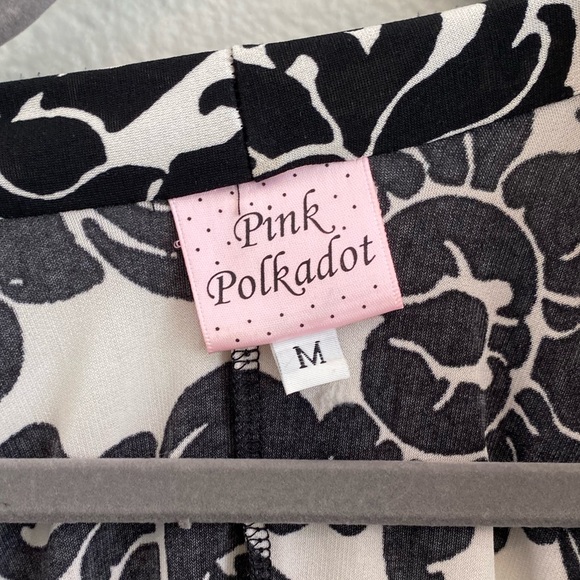 Gorgeous Ivory dress with Black Jaquard print. Stretch jersey. Size Medium. - Picture 6 of 6